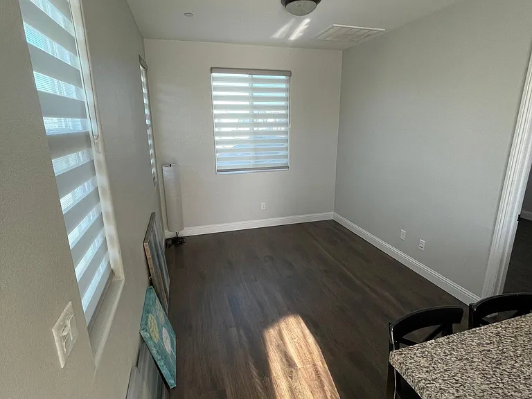 313 E Bella Serata Ave — Photo 9