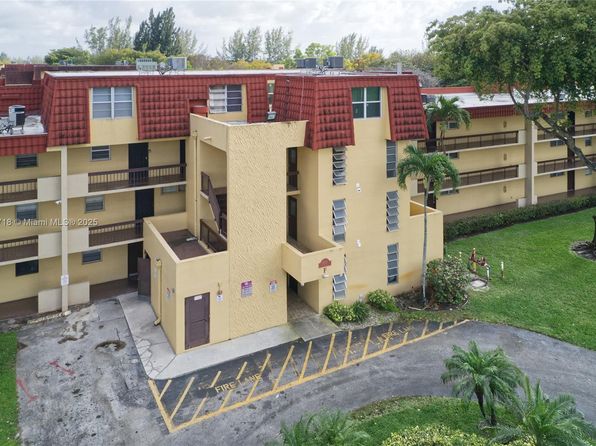 3195 Foxcroft Rd #F302, Hollywood, FL 33025