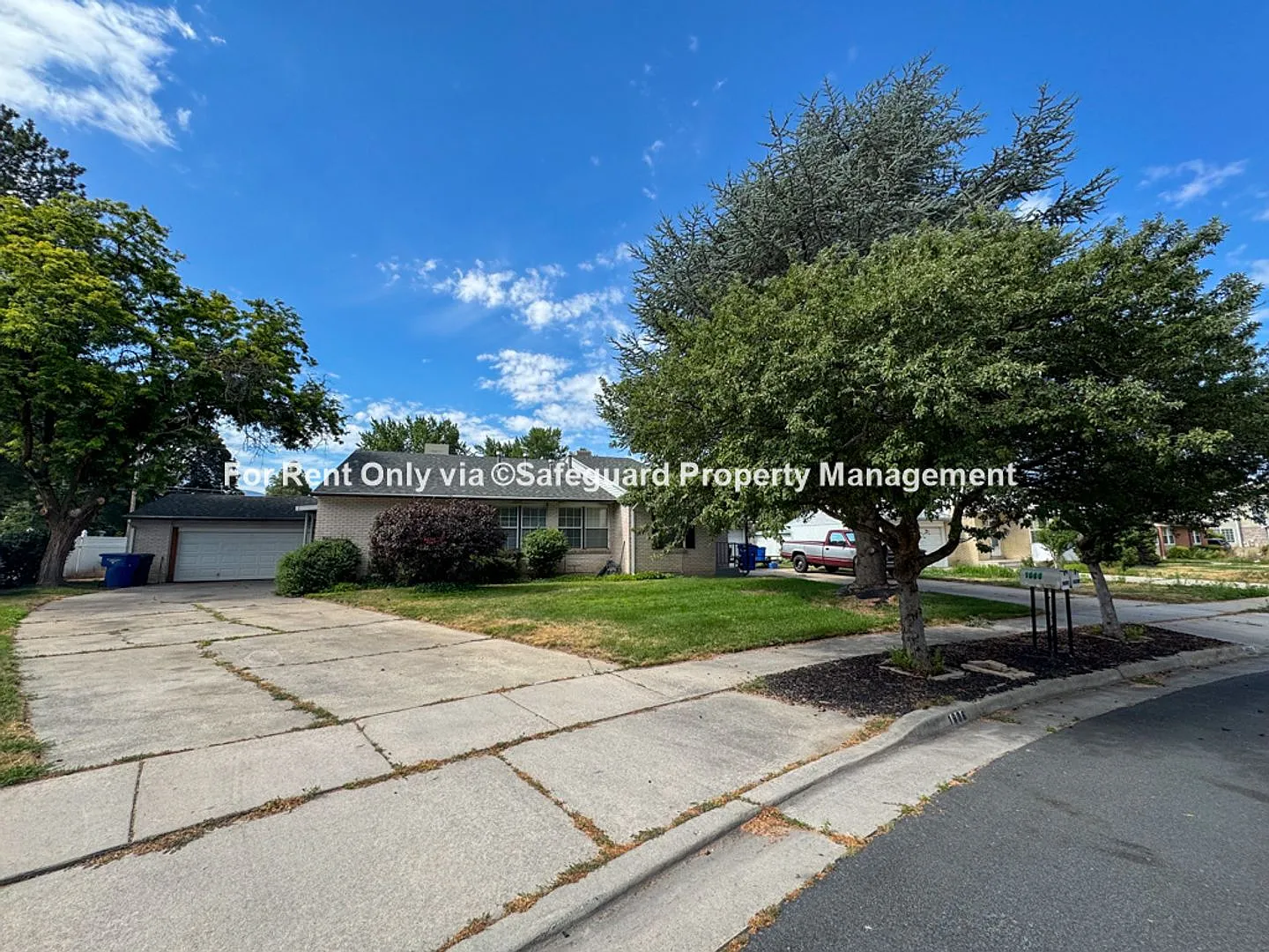 Charming 3-Bedroom Duplex w/ Garage & Shared Yard — Photo 3