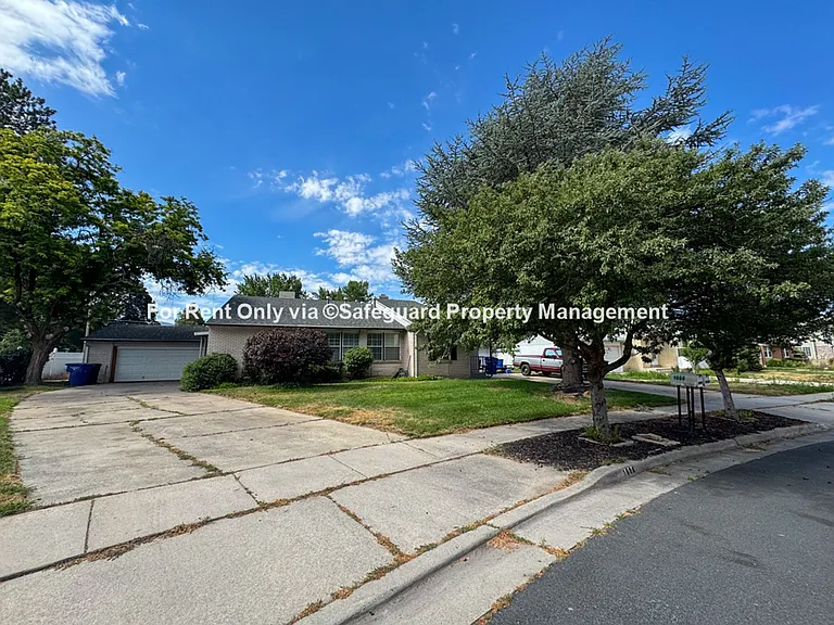 1906 E Jeremy Ct — Photo 3