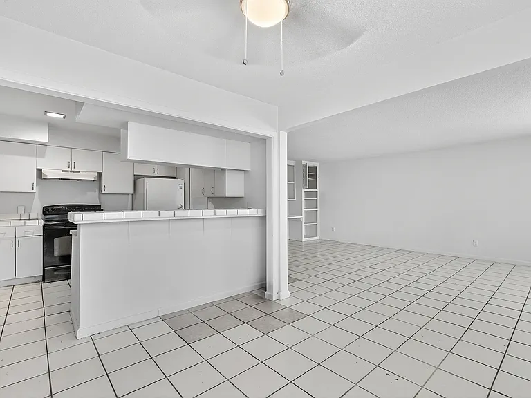 Las Palmas Apartment — Photo 9