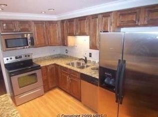 24 Simeon Ln, Sterling, VA 20164
