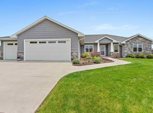 2910 Bally Bunion Ln, Green Bay, WI 54311