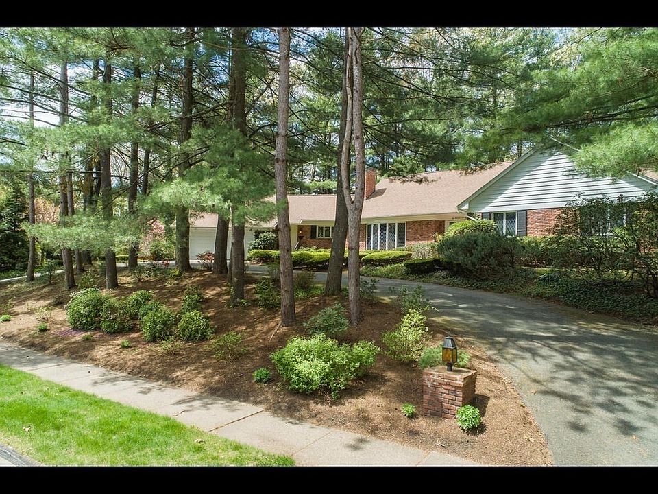 1st image of 208 Tanglewood Dr