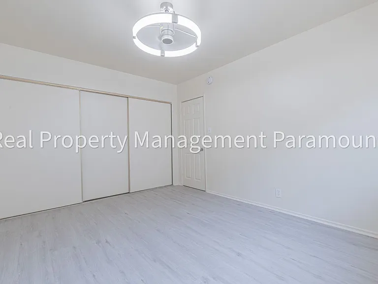 3910 Stevely Ave — Photo 14