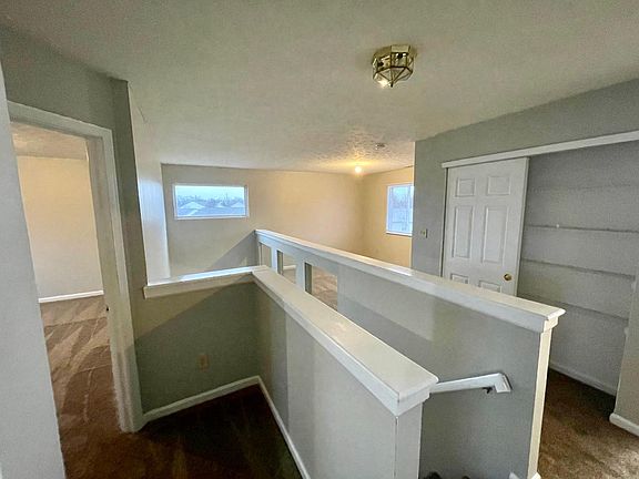 3rd image of 668 Mountain Pine Dr