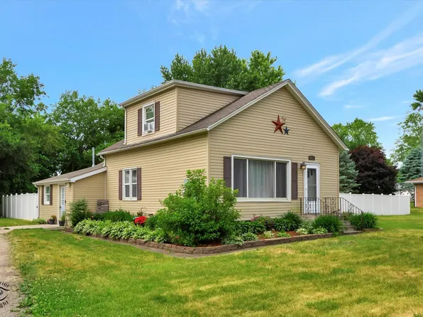 261 E 1st St, Braidwood, IL 60408