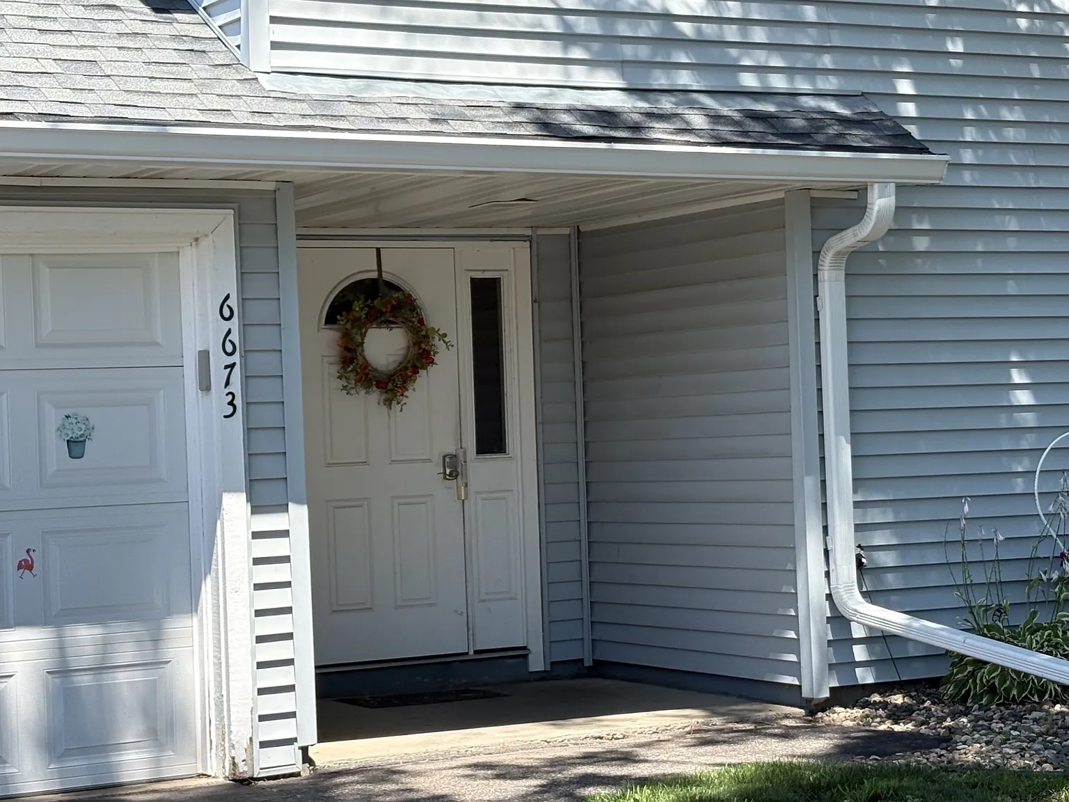 Spacious 1-bed, 1-bath condo available now in Rosemount! — Photo 4