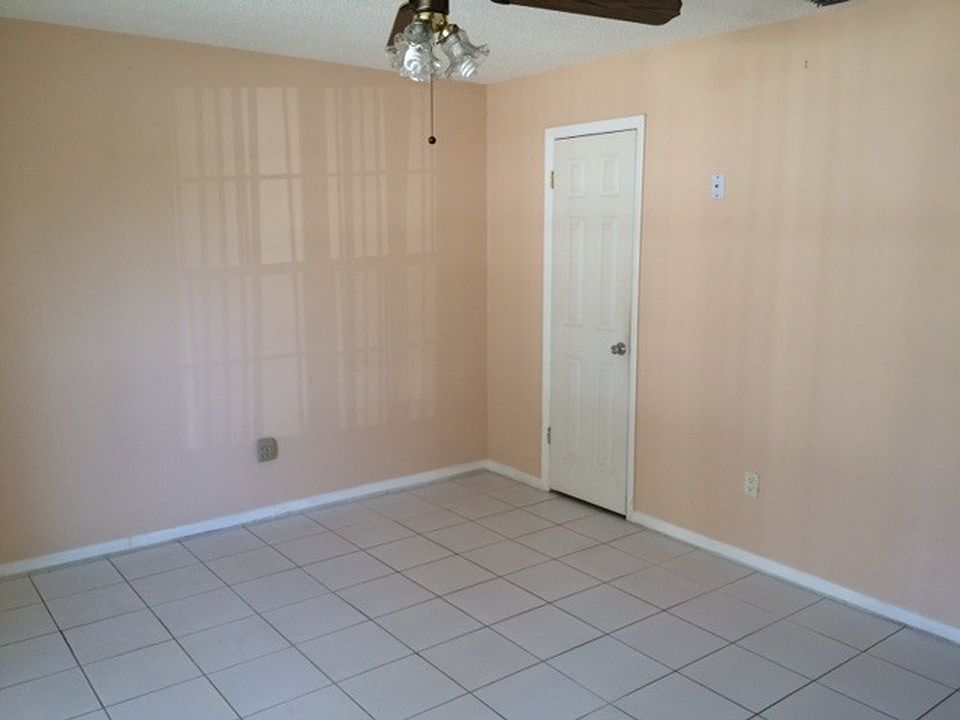 2nd image of 3224 Laurel Dale Dr Tampa Fl 33618