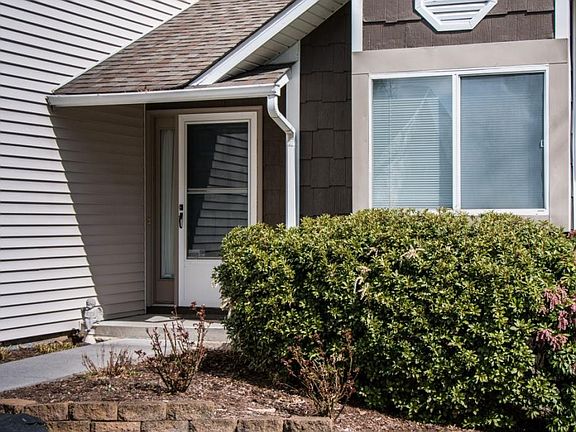 3rd image of 141 Brook Ln #141