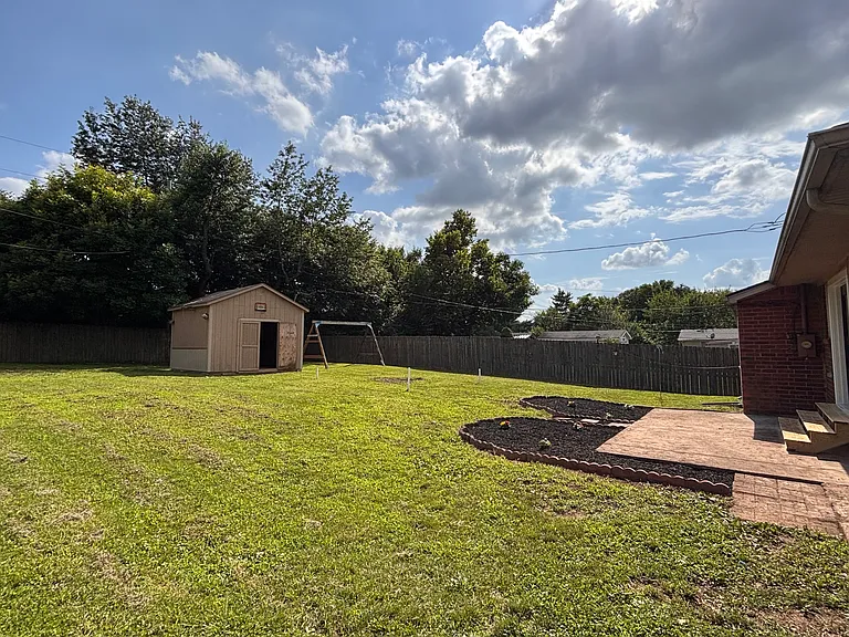 315 E Brown St — Photo 17