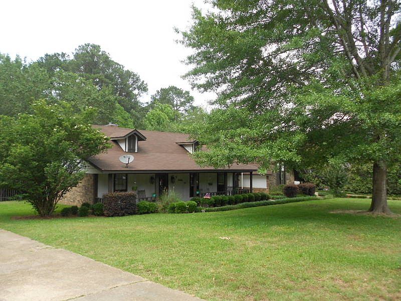 2nd image of 207 Woodbriar Ln