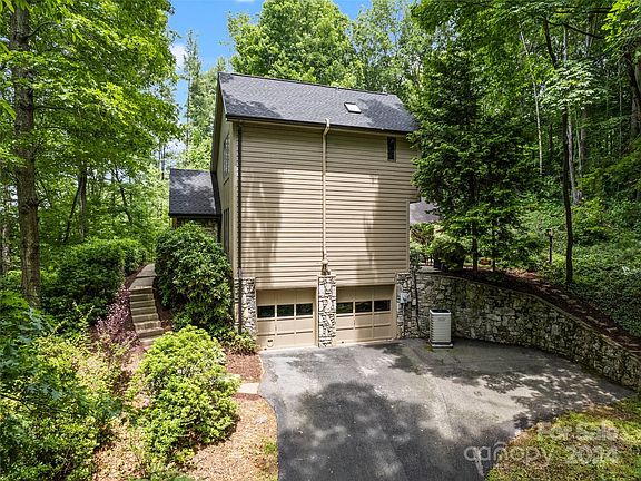 2nd image of 22 Underwood Dr