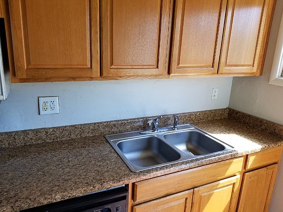 Kitchen, new backsplash to be added and kitchen to be repain