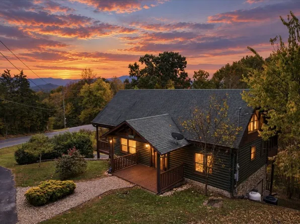 403 Happy Hollow Ln, Sevierville, TN 37876