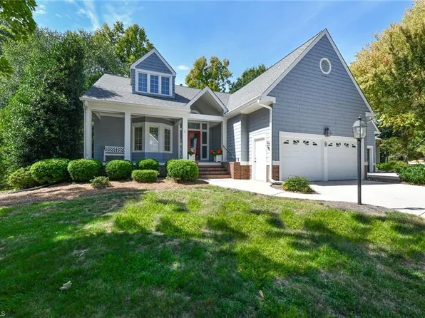 4 Sommerton Dr, Greensboro, NC 27408
