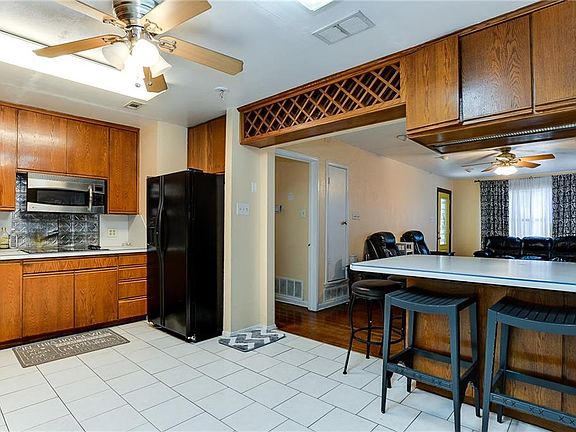 3rd image of 1003 E Alan Ave