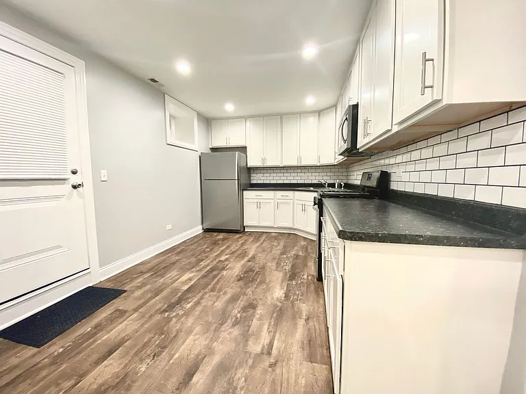 4506 N Sheridan Rd — Photo 8