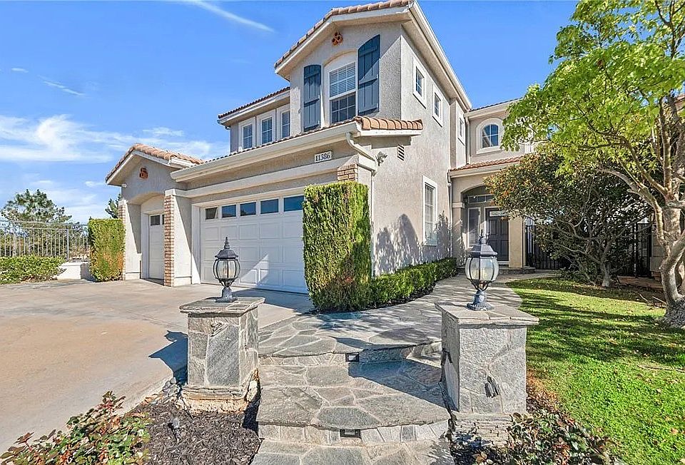 2nd image of 11381 Ferrara Ln