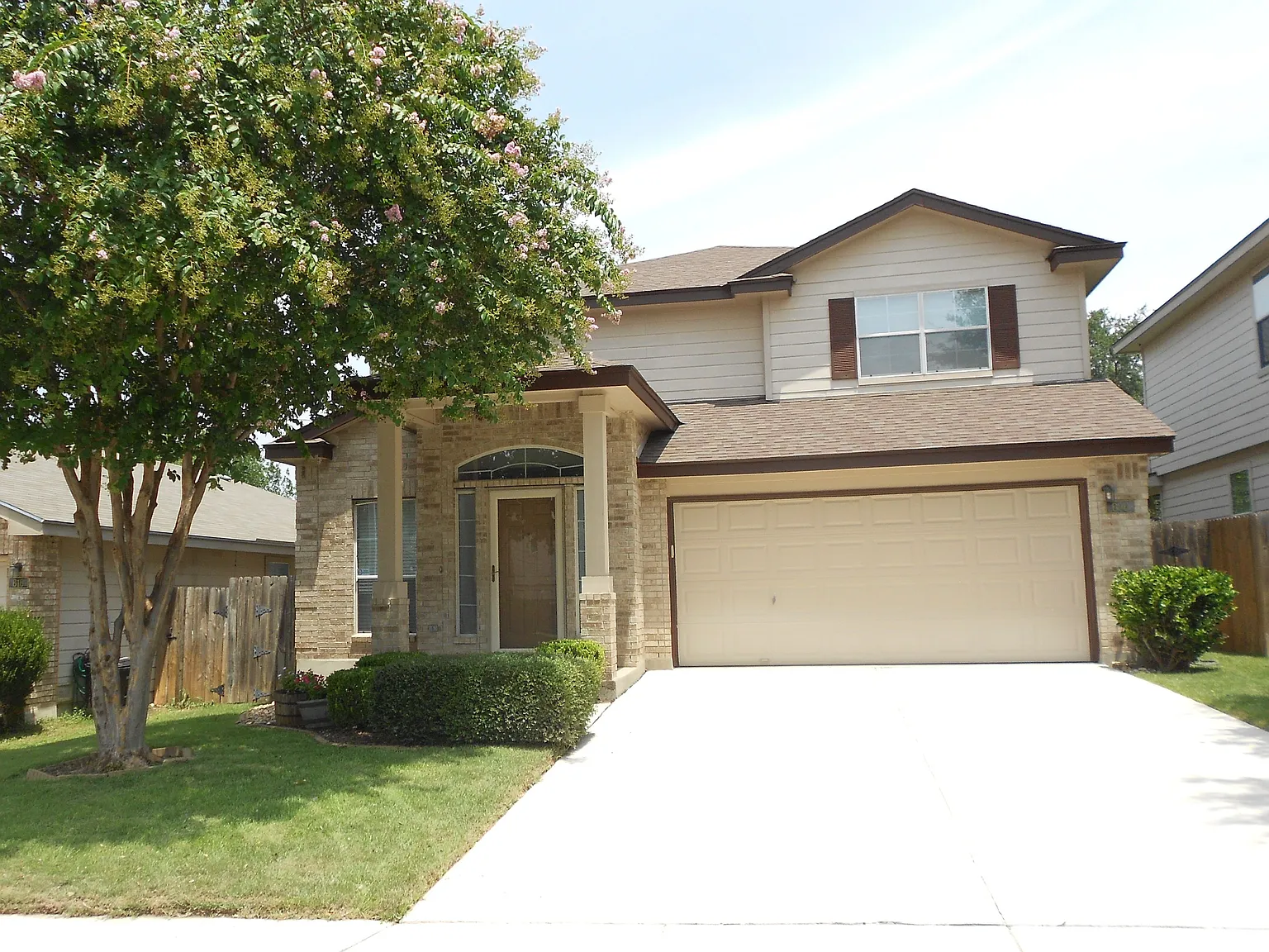 4 bed, 3.5 bath, 2553 sqft, $2,200 — Photo 2