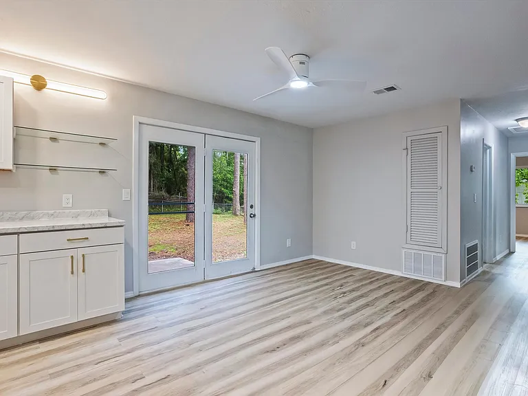 1728 Sandalwood Dr — Photo 15