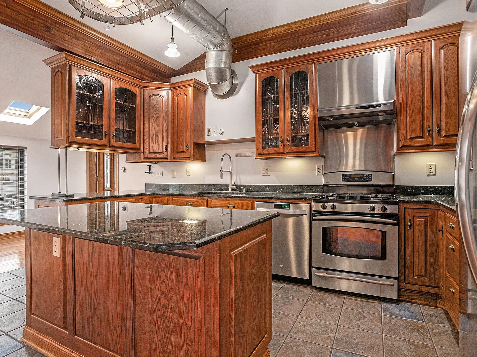 137 N Park St — Photo 1