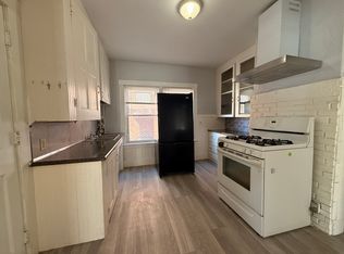 904 Park Ave FLOOR 1, Cranston, RI 02910