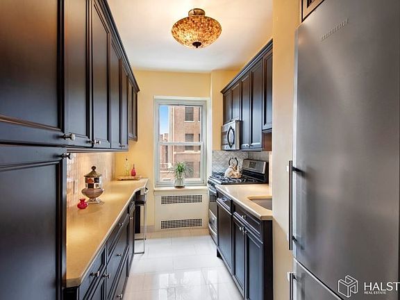 4th image of 215 E 79th St APT 6C