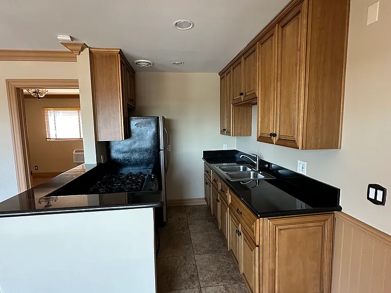 2499 E 19th St #5 — Photo 10
