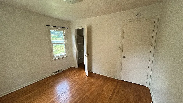 2704 S Glenwood Ave — Photo 13