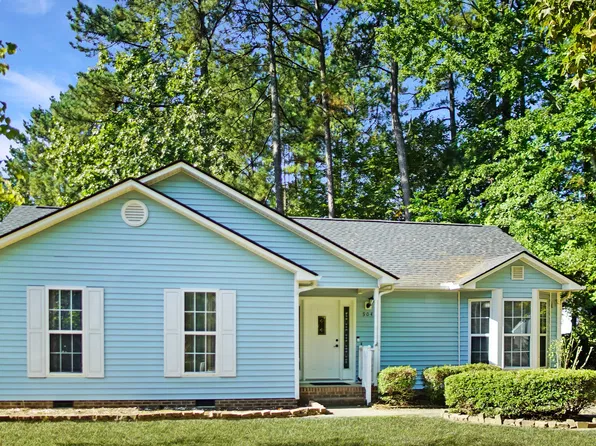 904 Oakwater Dr, Garner, NC 27529