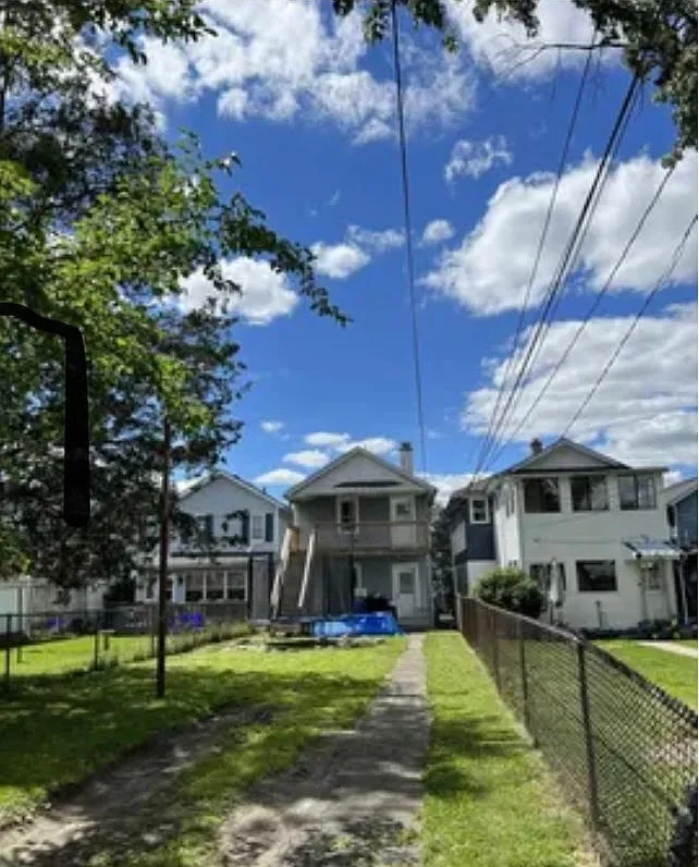 318 N Sumner Ave — Photo 2