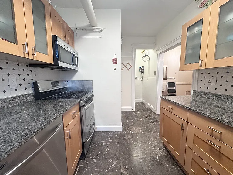 139 Beaconsfield Rd #B1 — Photo 3