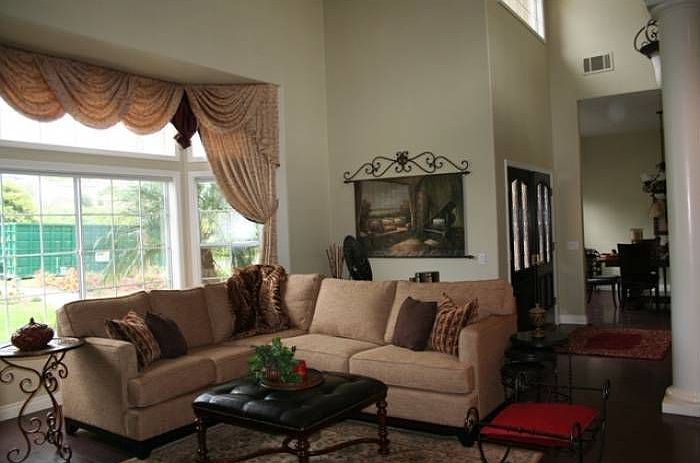 2nd image of 10332 Oatfield Way