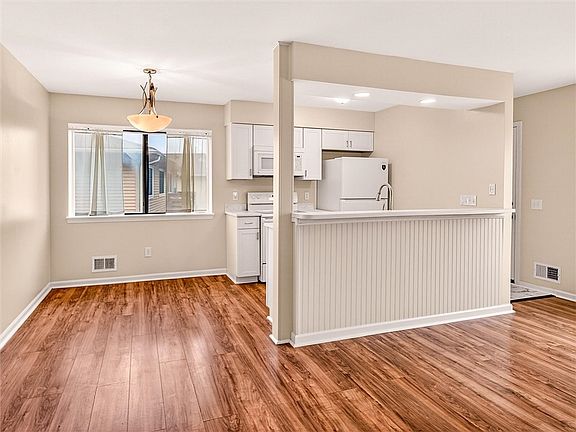 5th image of 154 Milrace Dr