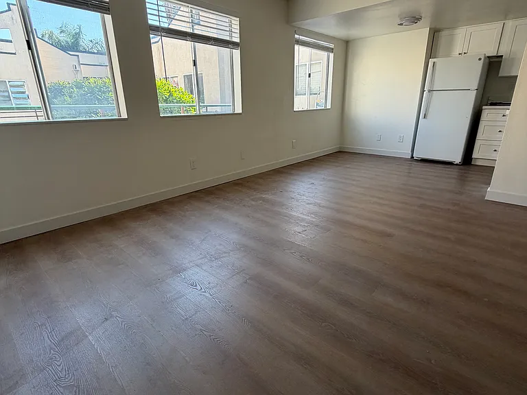 5260 Huntington Dr S #202 — Photo 7
