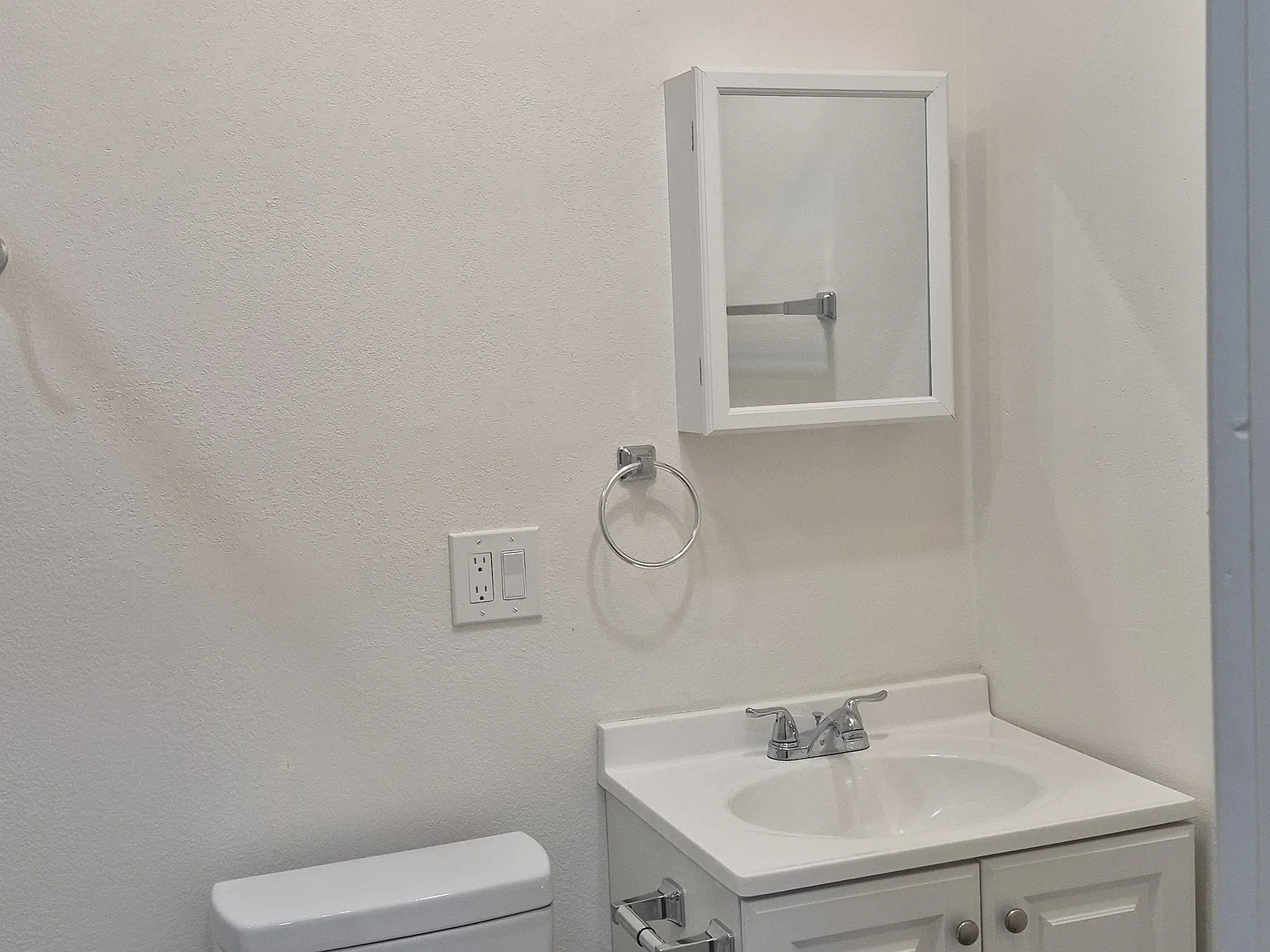 870 E Morgan St — Photo 3