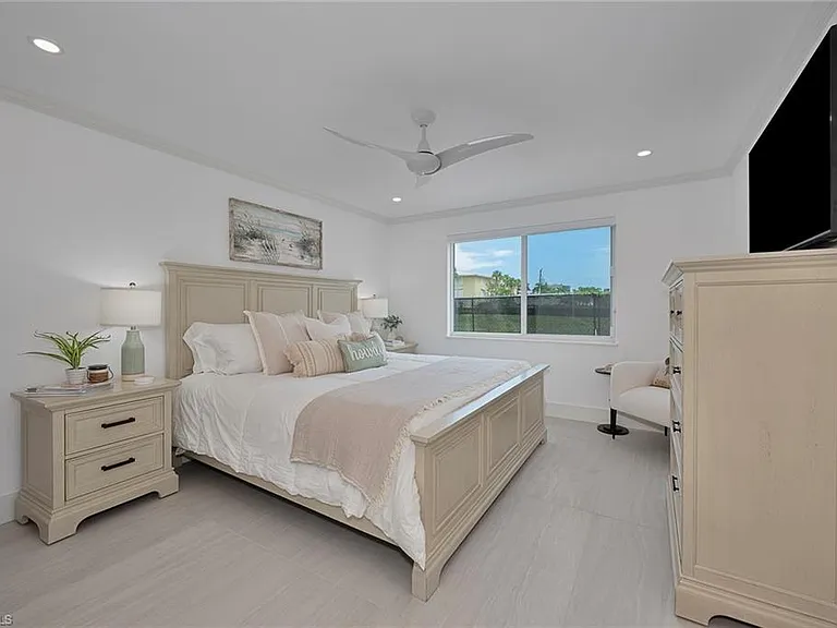 1950 Gulf Shore Blvd N #107 — Photo 11