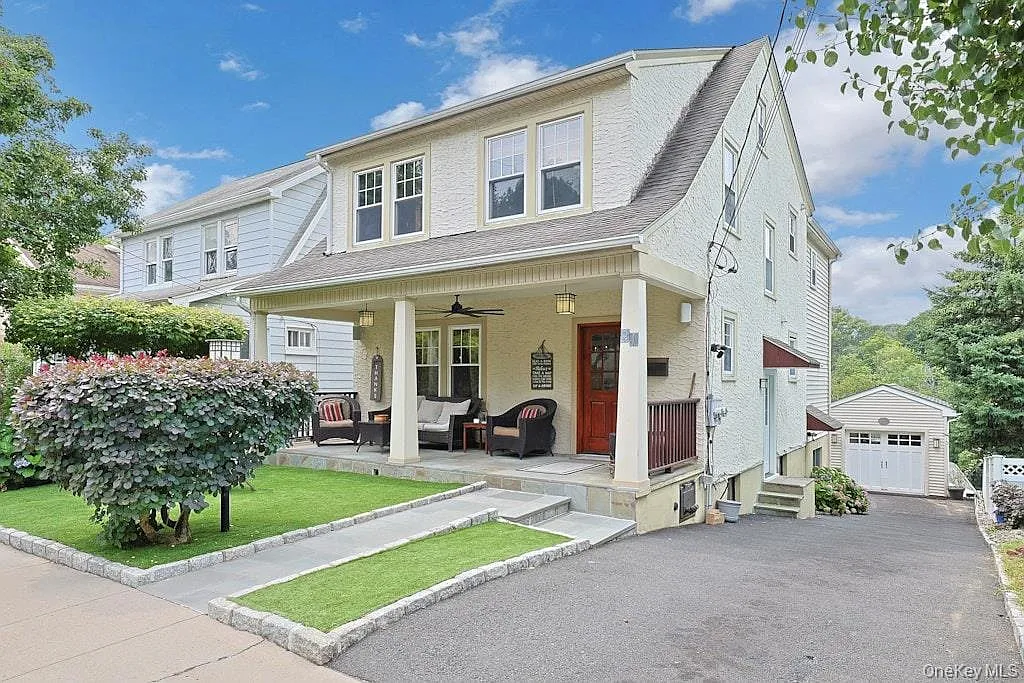 4 bed, 2.5 bath, 2432 sqft, $6,000 — Photo 1