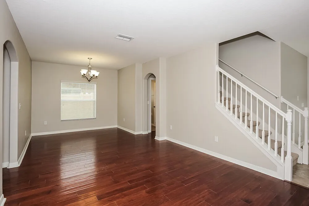 4 bed, 2.5 bath, 2098 sqft, $2,640 — Photo 2