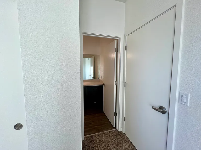 Esposti Park Apartments — Photo 29
