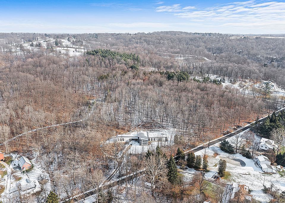 2nd image of 1065 Mattingly Rd