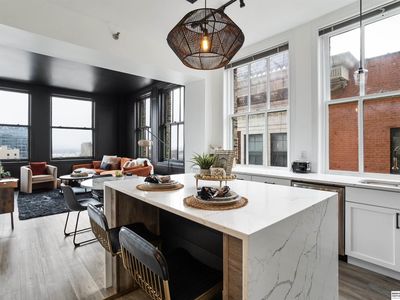 300 S 16th St APT 905, Omaha, NE, 68102