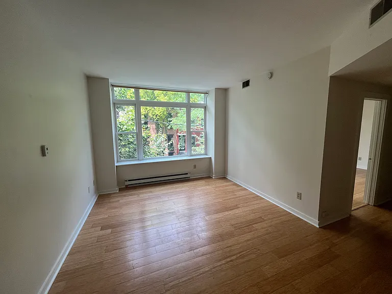 291 Hudson Ave #A — Photo 2