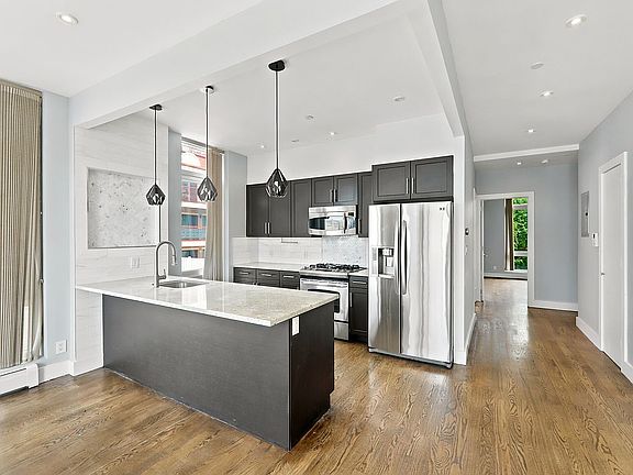 3rd image of 3175 Emmons Ave #2C