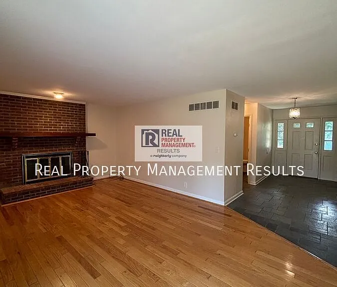 7577 Nottingham Dr — Photo 3