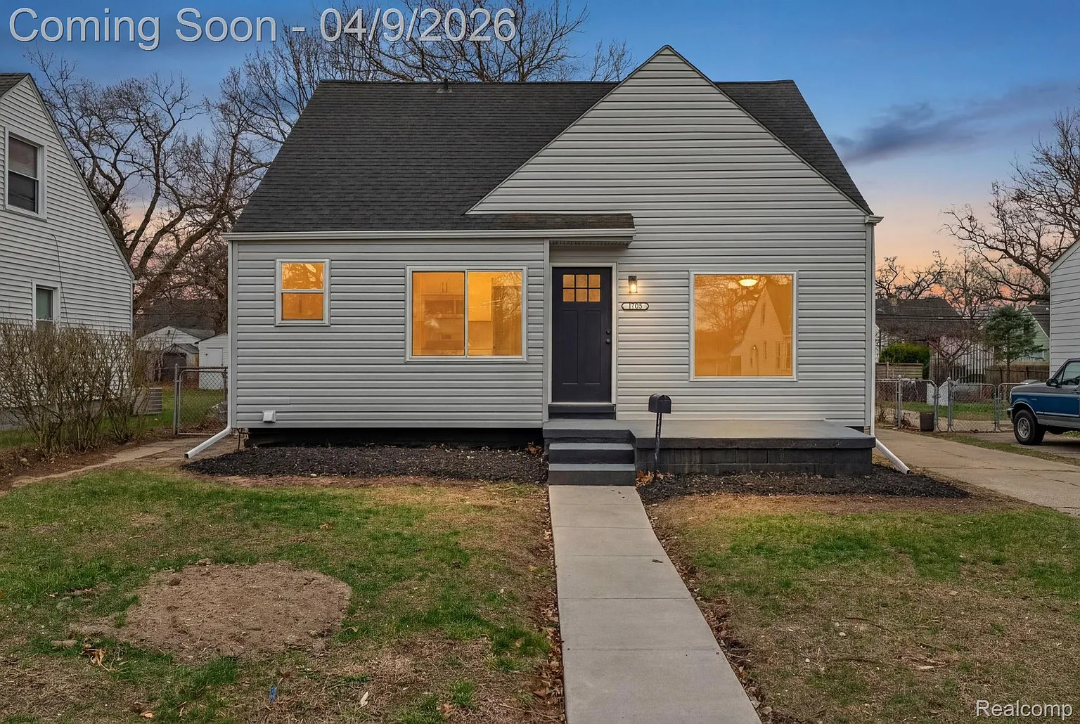 1705 W Troy Ave photo 1
