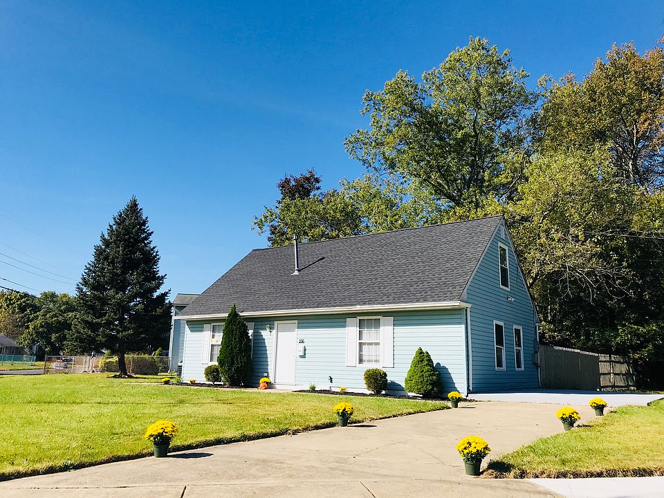 1st image of 216 N Dennis Dr