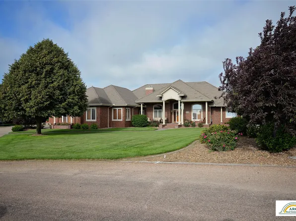 104 Diamond Hill Dr, Garden City, KS 67846