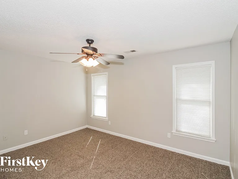 719 Gable Ln — Photo 10